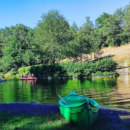 Au Bord De L'eau Les Logis De L'oumois Lodge