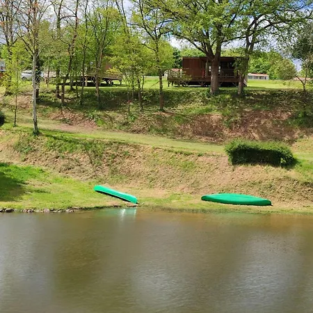 Au Bord De L'eau Les Logis De L'oumois Lodge