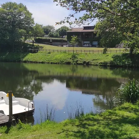 Au Bord De L'eau Les Logis De L'oumois Lodge *