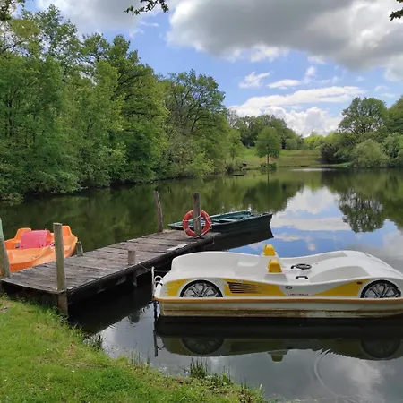 Au Bord De L'eau Les Logis De L'oumois Maulévrier