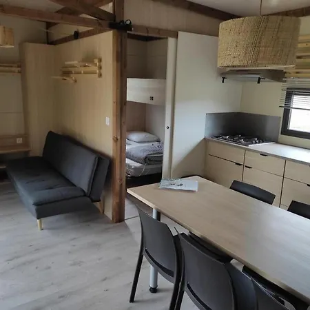 Lodge Au Bord De L'eau Les Logis De L'oumois Maulévrier