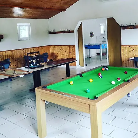 Au Bord De L'eau Les Logis De L'oumois *