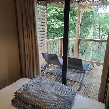 Au Bord De L'eau Les Logis De L'oumois Lodge Maulévrier