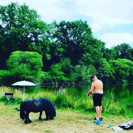 Au Bord De L'eau Les Logis De L'oumois *