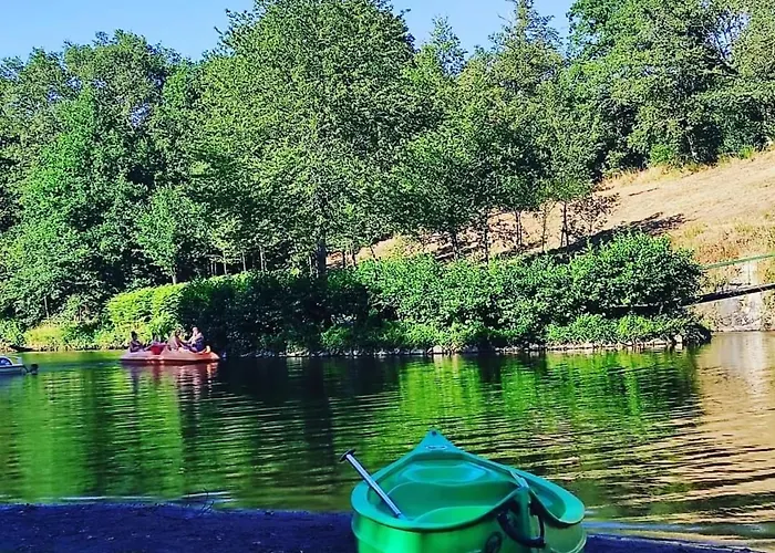 Au Bord De L'eau Les Logis De L'oumois Lodge