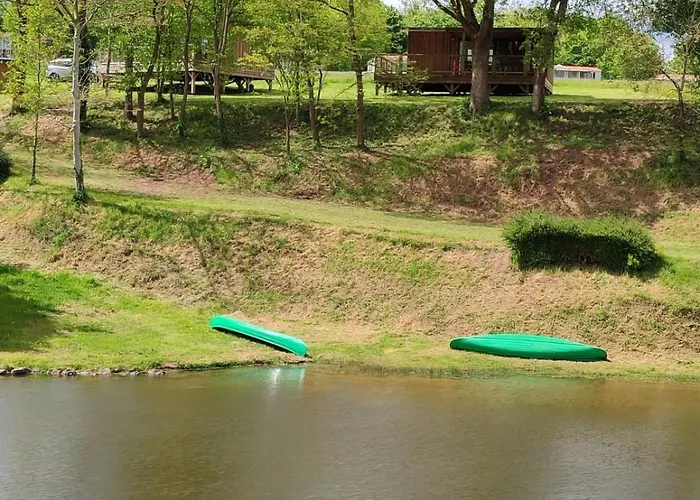 Au Bord De L'eau Les Logis De L'oumois Lodge
