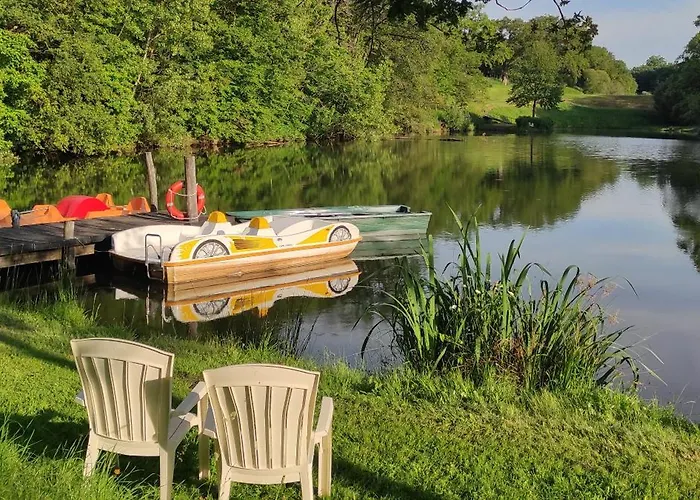 Au Bord De L'eau Les Logis De L'oumois *