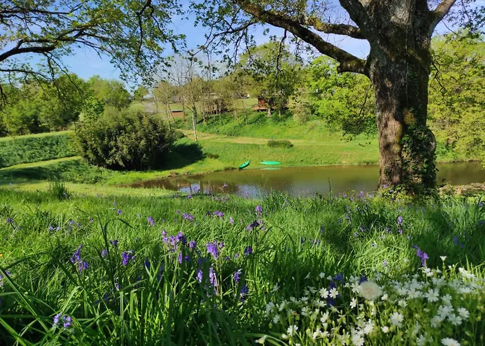 Lodge Au Bord De L'eau Les Logis De L'oumois *