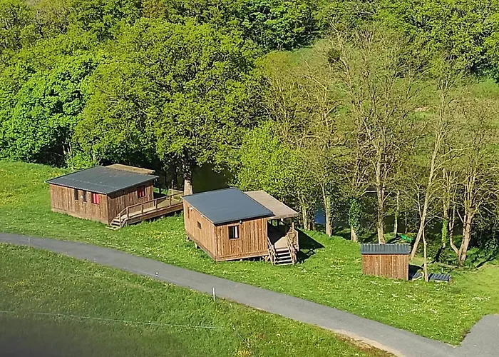 Au Bord De L'eau Les Logis De L'oumois