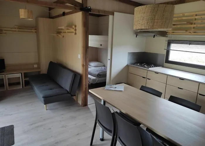 Lodge Au Bord De L'eau Les Logis De L'oumois Maulévrier