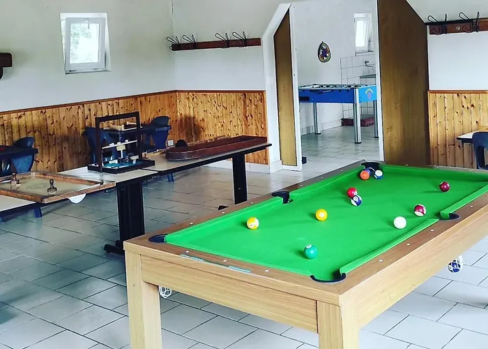 Au Bord De L'eau Les Logis De L'oumois *