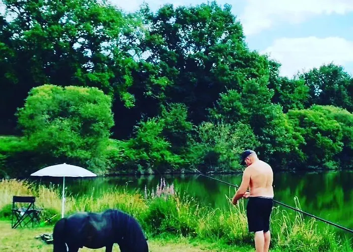 Au Bord De L'eau Les Logis De L'oumois *