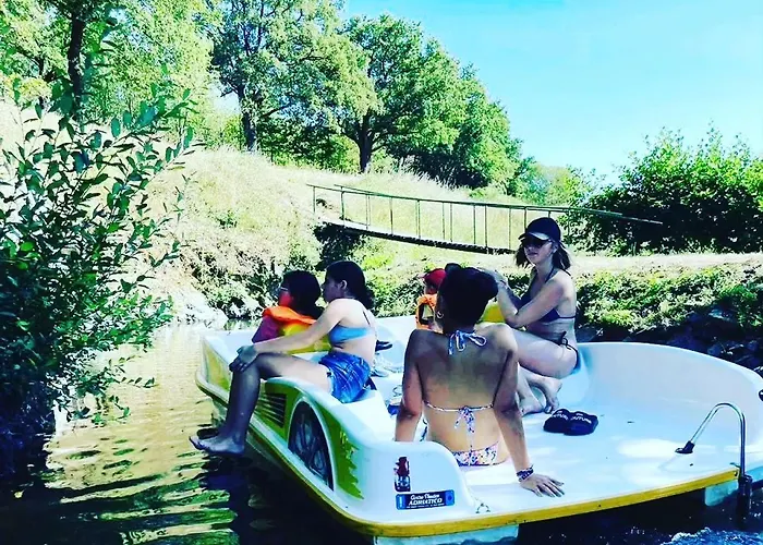 Au Bord De L'eau Les Logis De L'oumois Lodge