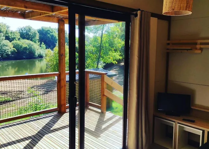 Au Bord De L'eau Les Logis De L'oumois Maulévrier